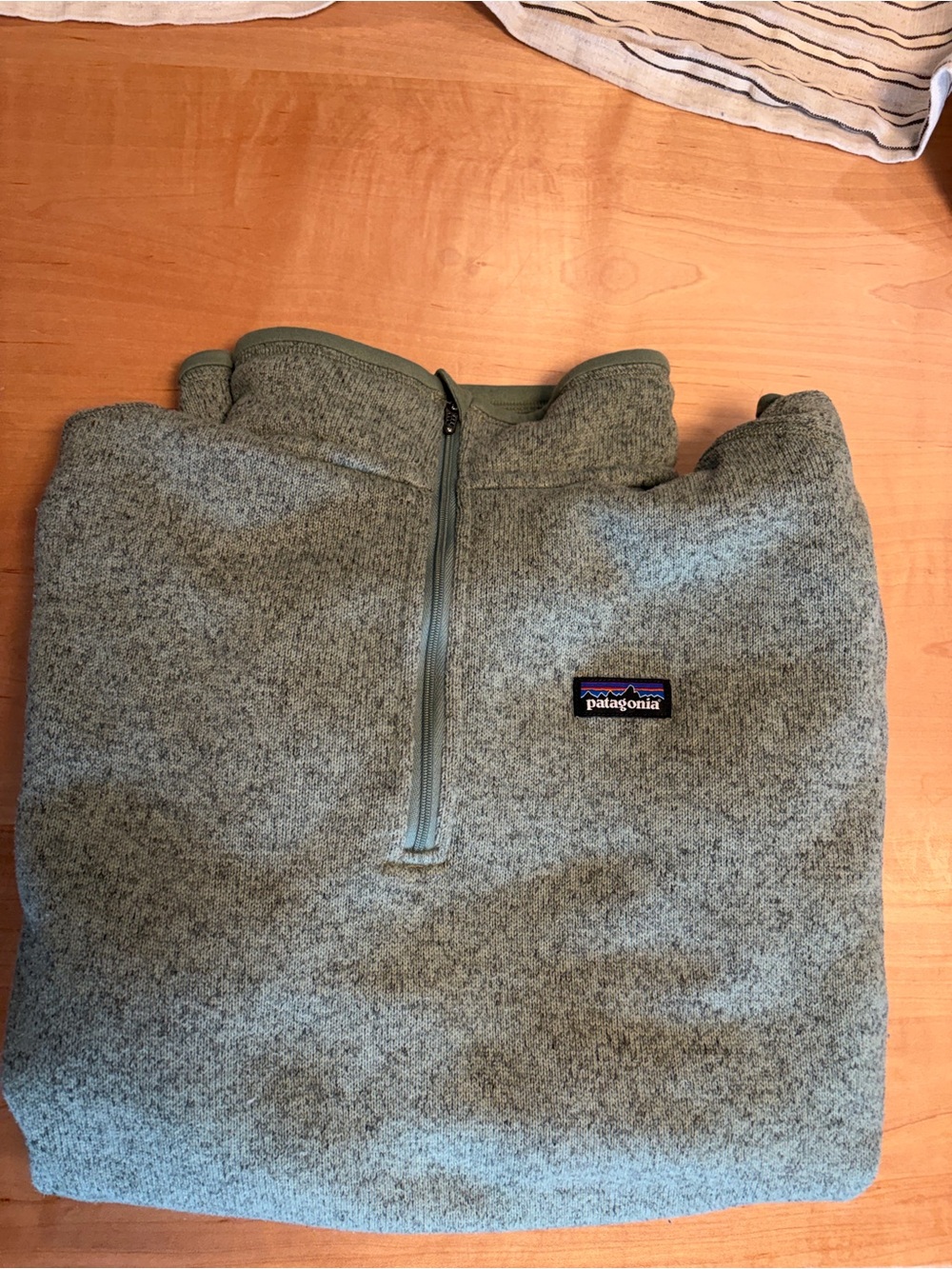 Patagonia women’s Sage Green Half-Zip Sweater Fleece
